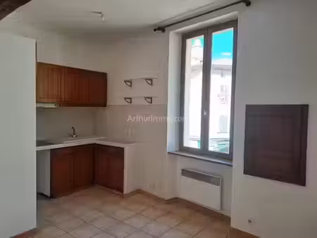 location appartement 2 pièces 25 m2 à salernes