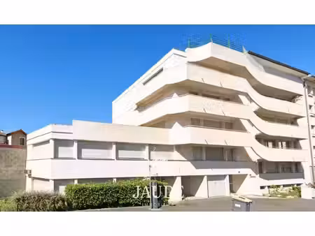 appartement t4 bis traversant de 86 17 m2 avec parking  cler