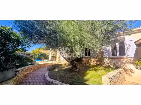 bouc bel air  maison de plain pied de 135 m2 hab. env. sur terrain de 431 m2 avec piscine