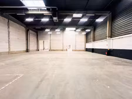 location local d’activités 615m² à 1395m²
