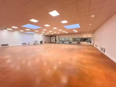 location local d’activités trappes 78190 376m²