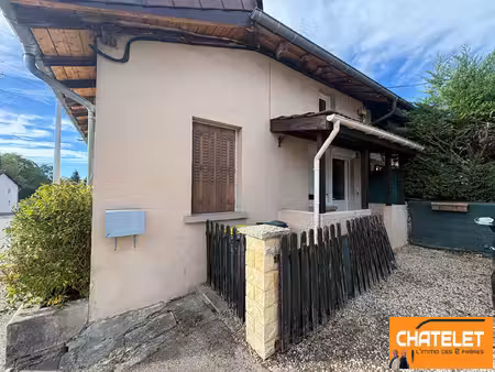 a louer jolie petite maison avec grand garage proche clinique convert avec terrain clos