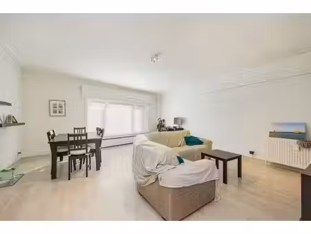 gerenoveerd gelijkvloersappartement met 1 slaapkamer in cen