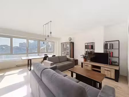 charleroi – appartement 2 ch. lumineux et rénové
