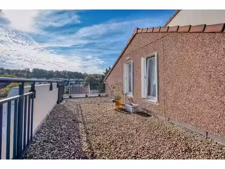 appartement 3 pièces de 62 m² à metz terrasse et balcon