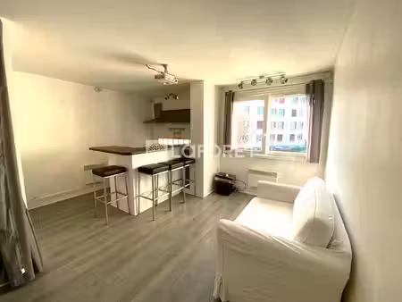 grand studio - quartier recherche - bon etat