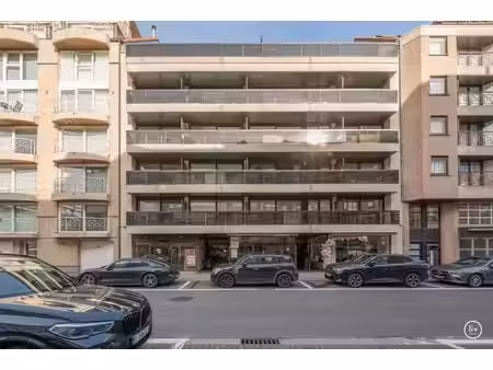 appartement spacieux à rafraîchir  situé à distance de marc