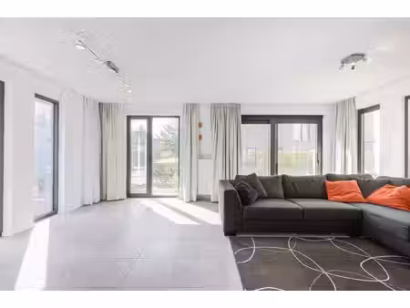 appartement moderne de 92 m² avec jardin  terrasse et place