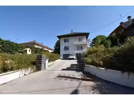 immeuble 10 pièces 217 m²