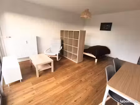 joli studio meublé queuleu avec parking