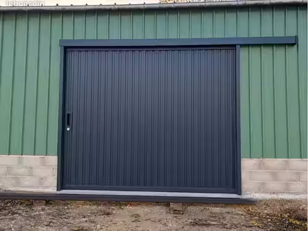 à louer – garage / atelier / espace de stockage – 42 m²