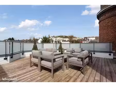 meublé haut de gamme dans un manoir avec terrasse exceptionnelle de 40 m²  parking et fibr