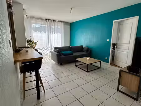 a louer - t4 lumineux de 85 m² avec balcon et garage double - bourgoin-jallieu