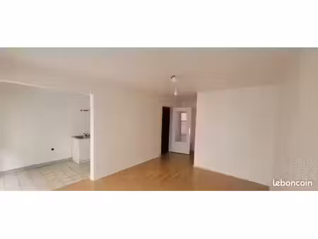 t2 avec parking - 47m2 - place rené bouhier - disponible le 15 novembre