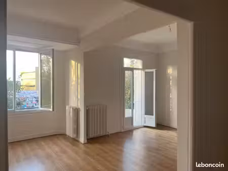 location appart beaux volumes près du théatre à perpignan