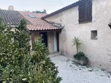 appartement type 2/3 avec terrasse et 2 stationnements