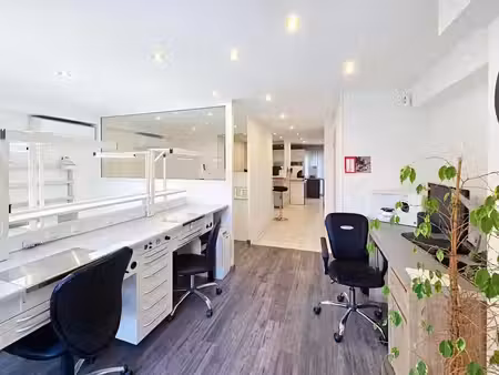 port-fréjus – local commercial de 104 62 m² sur deux niveaux