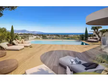 vivre dehors au soleil couchant sur les hauteurs d'antibes — 35 m² d'extérieur