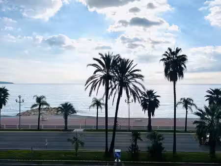 nice – promenade des anglais | superbe 3 pièces rénové avec vue panoramique mer