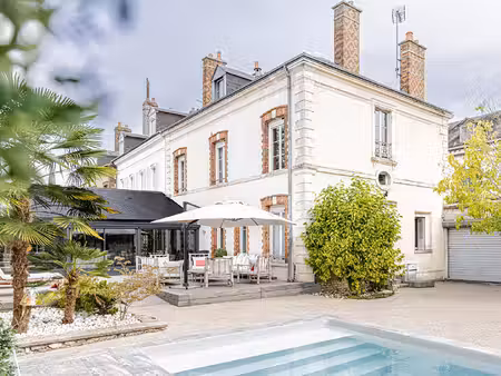 maison bourgeoise avec jardin et piscine à montargis - 255 m2 - 575000 €