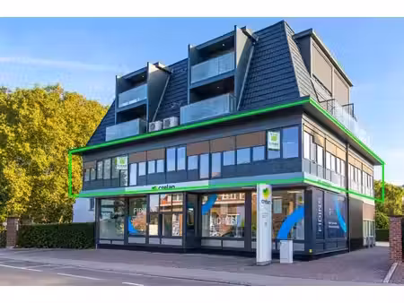 immeuble commercial ou bureaux de 200m² avec parking