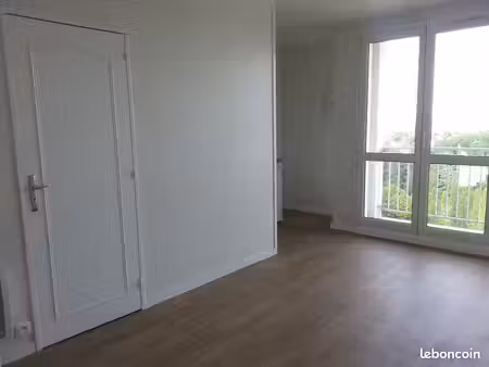 location studio avec balcon 21m2