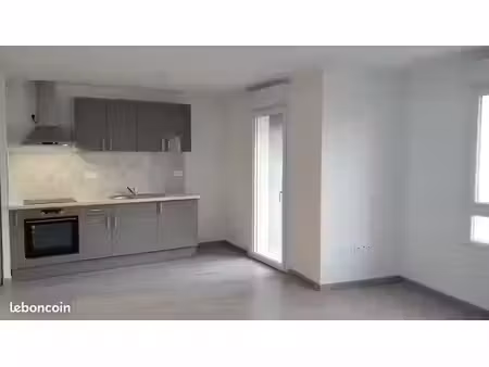 t2 44m² récent (2021) proche cézeaux chu tram