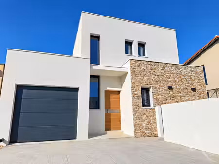 pollestres  villa contemporaine 3 faces de type 4 avec garage