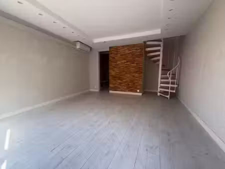 a louer - local commercial de 31 80 m2 à saint raphael