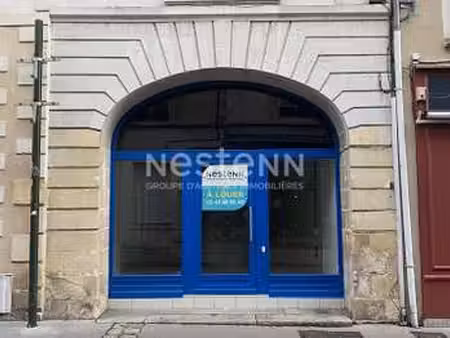 location bureaux et commerces à la flèche (72200) : à louer / 70m² la flèche