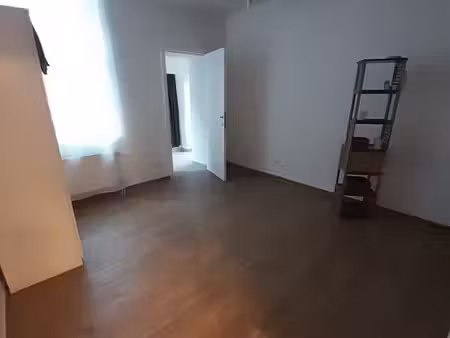 appartement lumineux avec parquet et cuisine équipée