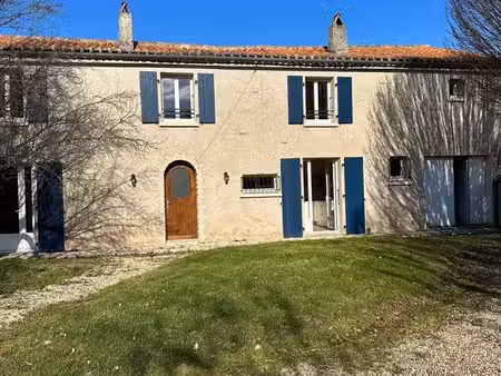 longère en pierre rénovée de 141 m² – 4 chambres – terrain de 750 m²