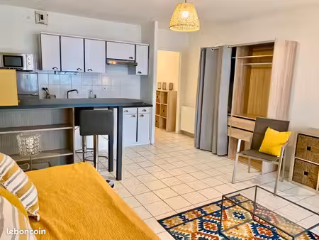 très grand studio avec grande terrasse à beaurivage
