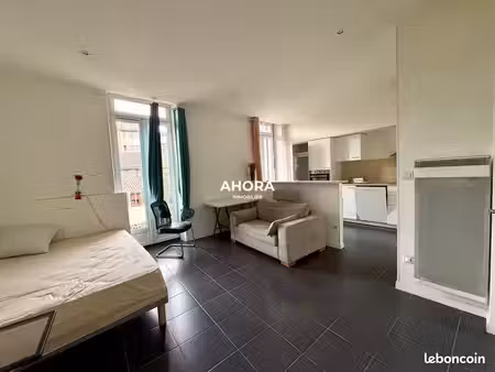 studio 1 pièce 27 m²