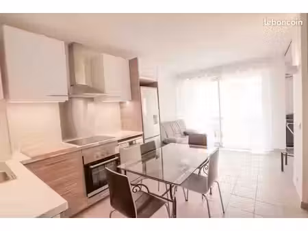 marseille 8ᵉ – grand studio meublé de 30 m²  esprit t2