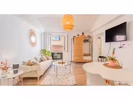 vieux nice - 2 pieces de 32 m² a vendre - rénové - meublé - airbnb autorisé - idéal invest