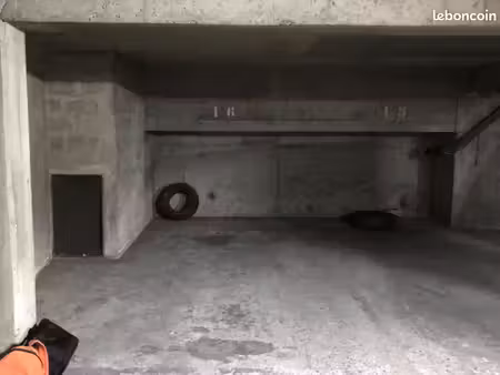 parking / garage auto en résidence sécurisée