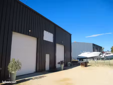 local d'activité de 300m² avec appartement à signes 83870
