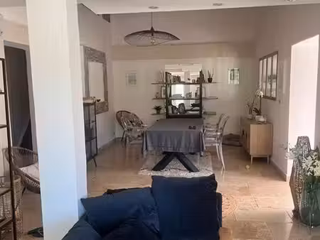 maison atypique avec piscine et studio indépendant : un bien rare avec revenu locatif