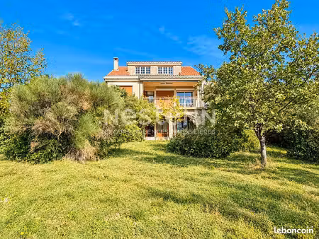 propriété 5 pièces 142 m²
