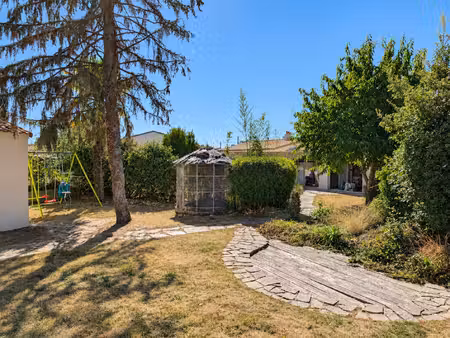 éléa – charme familial  jardin plein sud et beau potentiel d