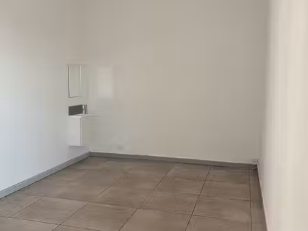 à louer – cabinet médical / paramédical de 19 m² – saint-martin-de-crau