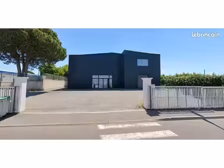 local commercial 570 m² fréjus