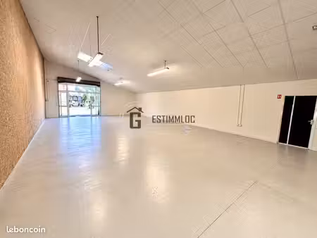 local commercial 135 m² villecroze