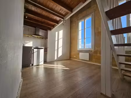 charmant appartement t1 avec mezzanine à victoire