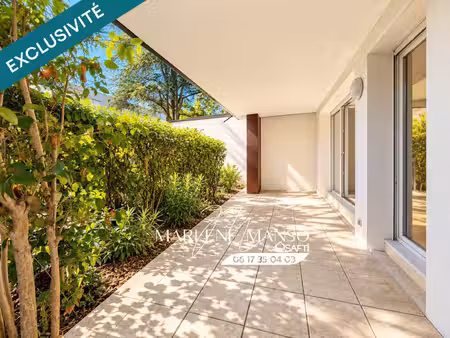 t3 avec terrasse + piscine + stationnement privatif