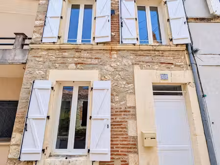 maison de ville entièrement rénovée – 2 chambres – dpe b – villeneuve-sur-lot
