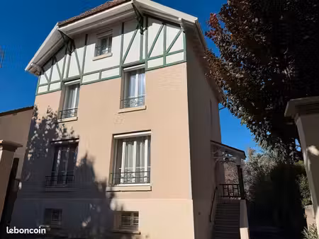 jolie maison ancienne de 6 pièces principales sur sous-sol