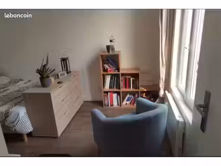 appartement f2  bord de seine  proche métro