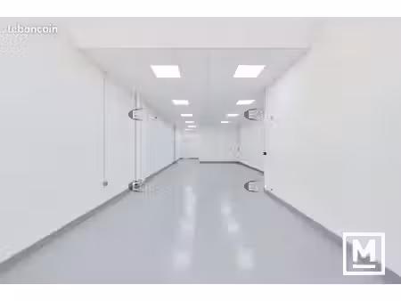 local logistique 130 m²